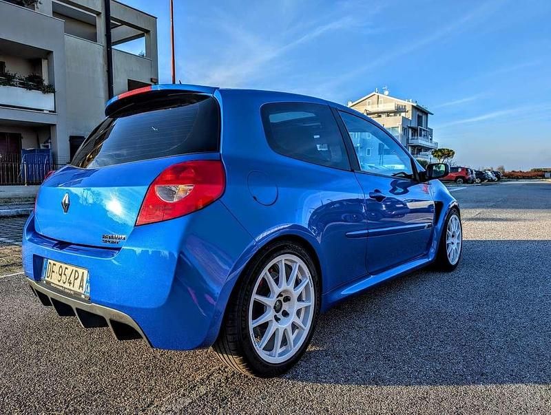 Usata Renault Clio II Luxe 197 CV (144 kW) 2007 Berlina