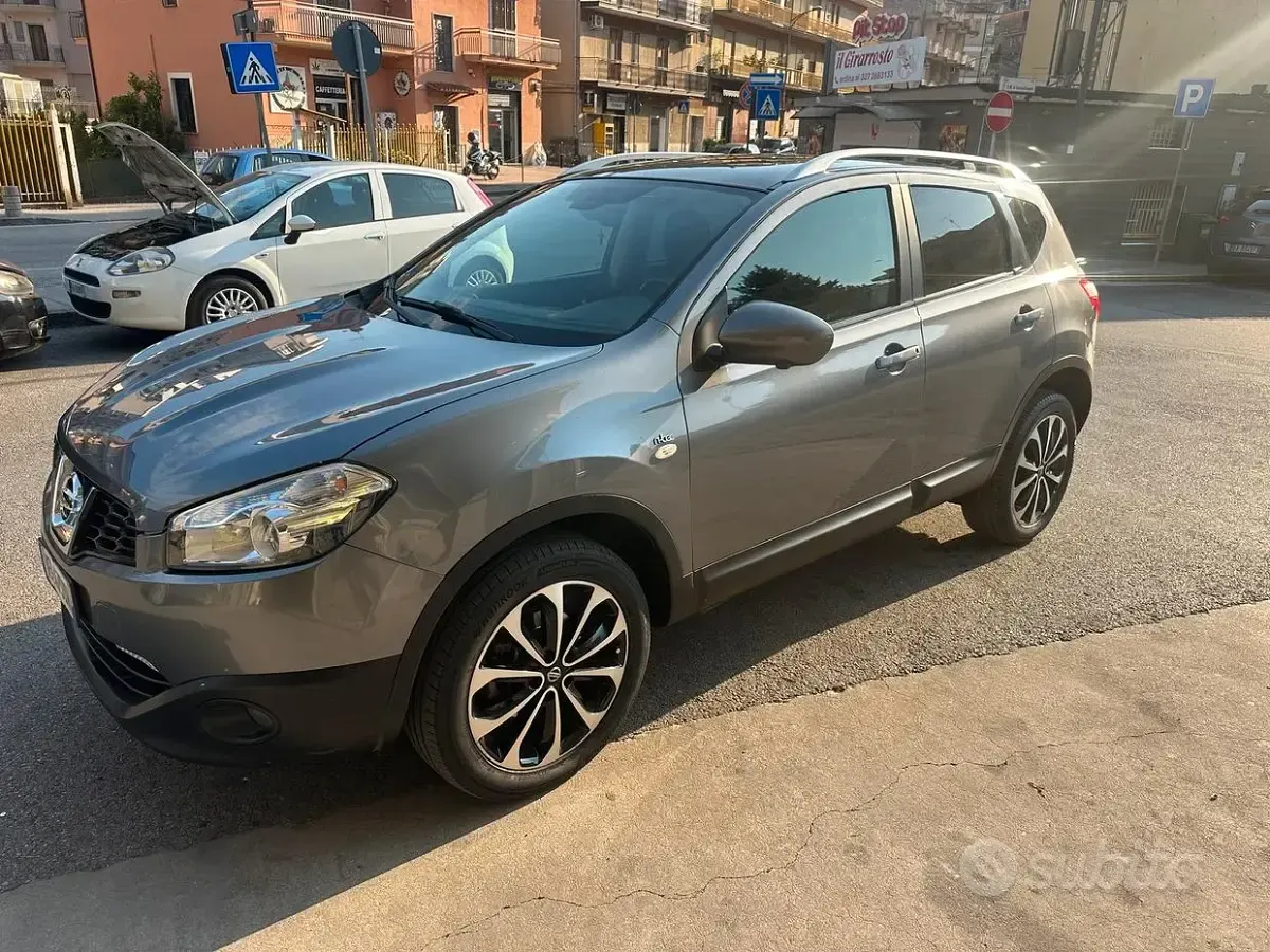 Usata Nissan Qashqai 360º 131 CV (96 kW) 2012 Grigio SUV