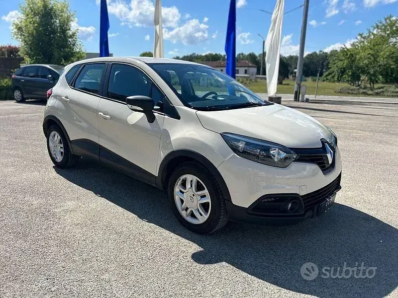 Usata Renault Captur 90 CV (66 kW) 2015 Beige SUV