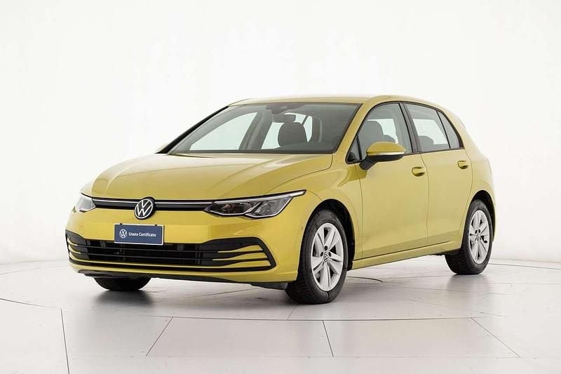 Giallo Usata 2022 VW Golf VIII Life Tre volumi | 21.900 € (Buon prezzo) - Immagine 1/4