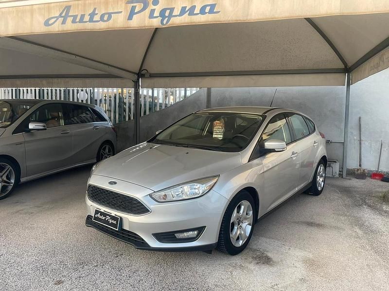 Usata Ford Focus Business Edition 101 CV (74 kW) 2015 Argento Berlina