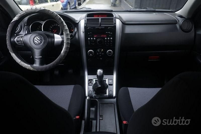 Second-hand Suzuki Grand Vitara 106 CP (77 kW) 2007 Gri SUV