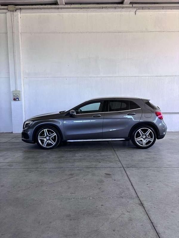 Gebraucht Mercedes GLA220 Premium 170 PS (125 kW) 2015 Grau SUV