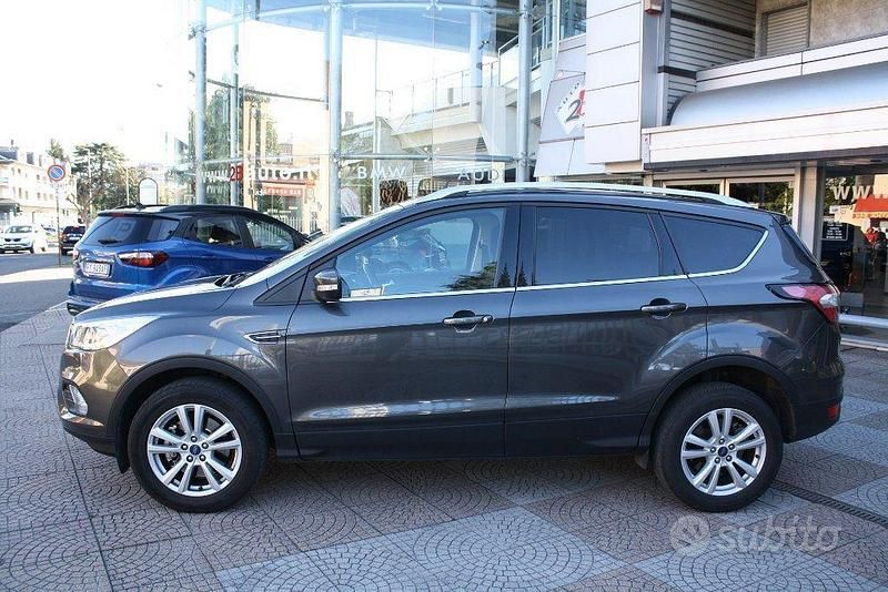 Usata Ford Kuga Titanium 120 CV (88 kW) 2018 Grigio scuro SUV