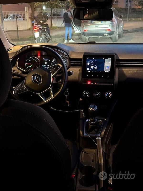 Usata Renault Clio V 85 CV (62 kW) 2020 Marrone Berlina