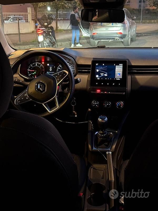 Usata Renault Clio V 86 CV (63 kW) 2020 Marrone Berlina