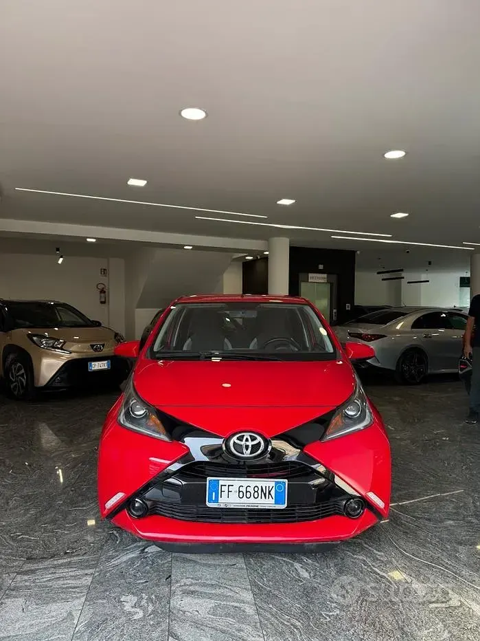 Usata Toyota Aygo Cool 69 CV (50 kW) 2016 Rosso Utilitaria