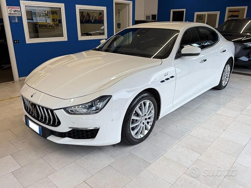 Usata Maserati Ghibli GT 330 CV (242 kW) 2022 Bianco pastello Berlina