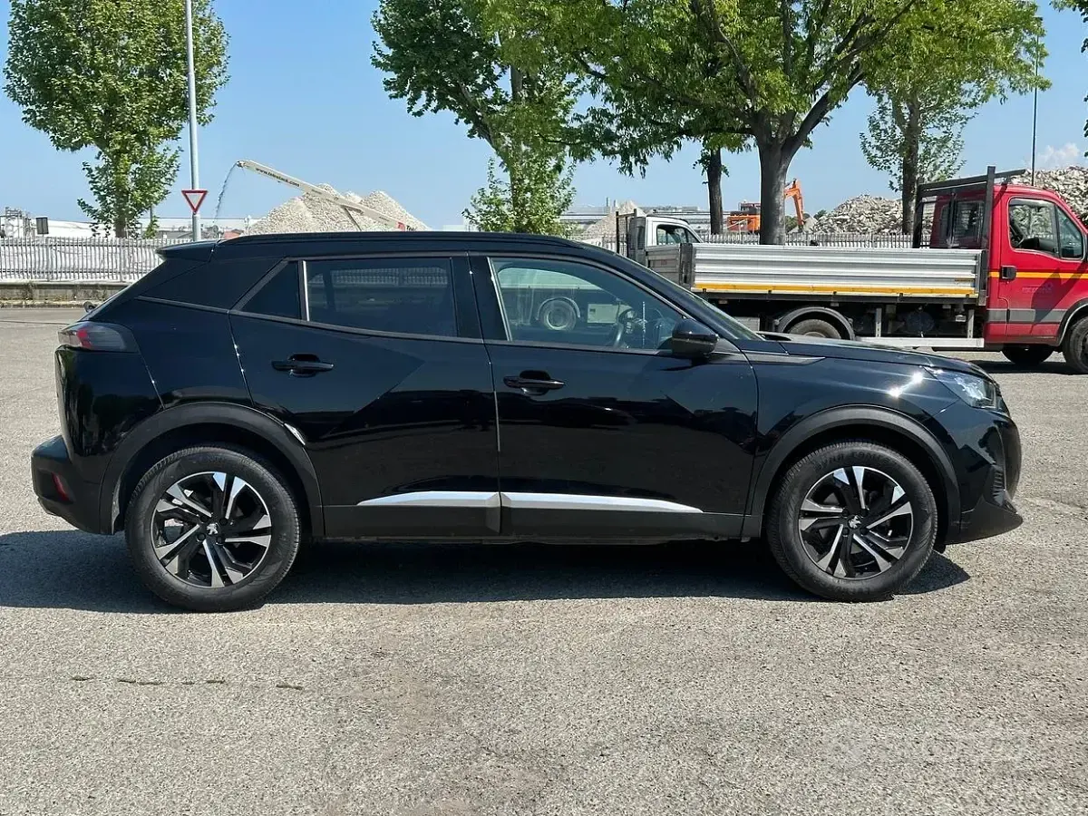 Usata Peugeot 2008 Allure 131 CV (96 kW) 2023 Nero SUV