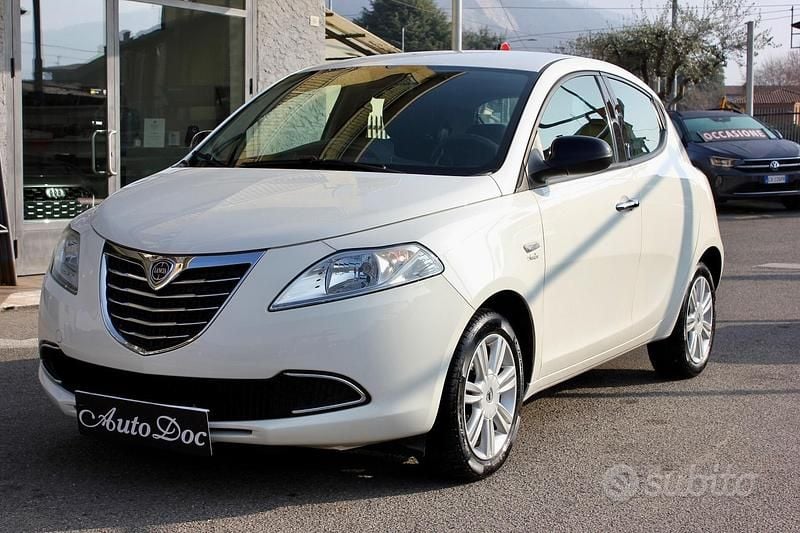 Usata Lancia Ypsilon Gold 69 CV (50 kW) 2015 Bianco Utilitaria