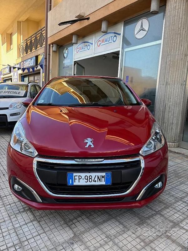 Usata Peugeot 208 Active 81 CV (59 kW) 2018 Rosso Utilitaria