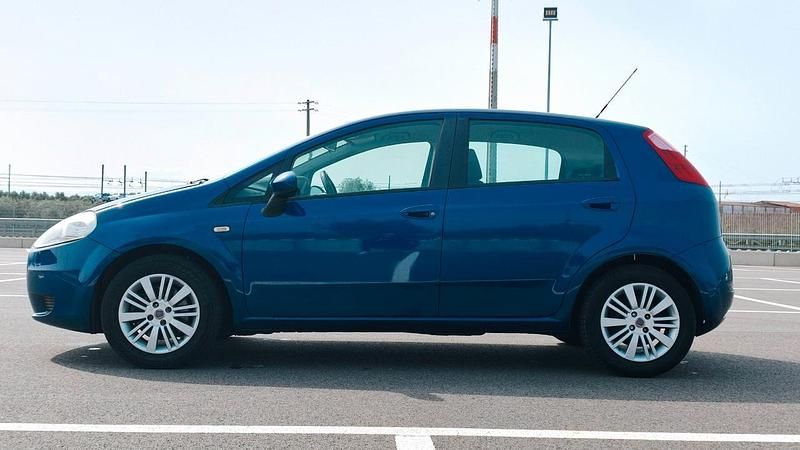 Usata Fiat Grande Punto Emotion 90 CV (66 kW) 2007 Blu Utilitaria