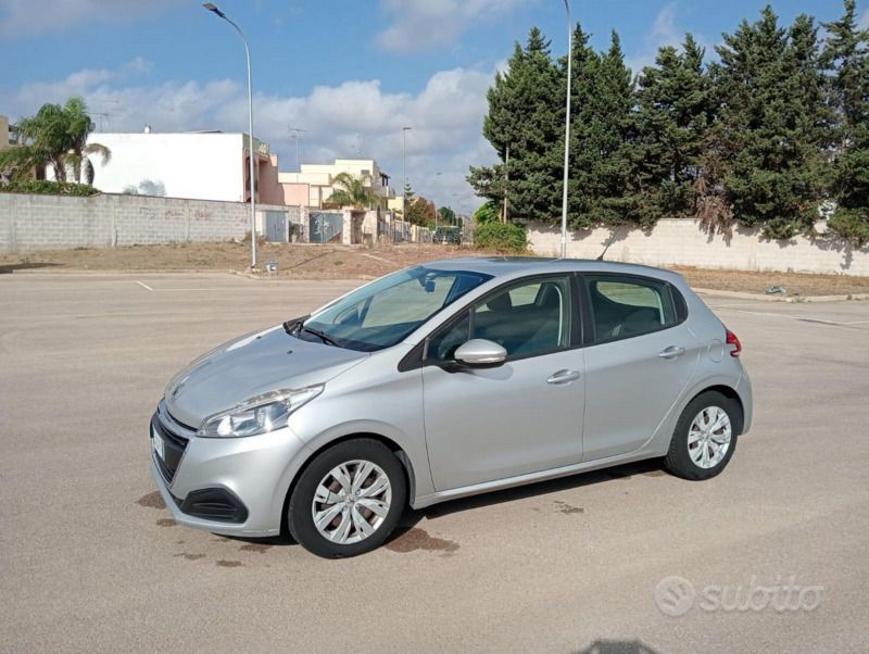 Usata Peugeot 208 92 CV (67 kW) 2016 Utilitaria