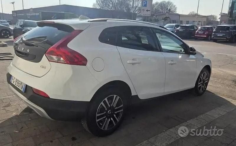 Usata Volvo V40 CC Momentum 2016 Bianco Station wagon