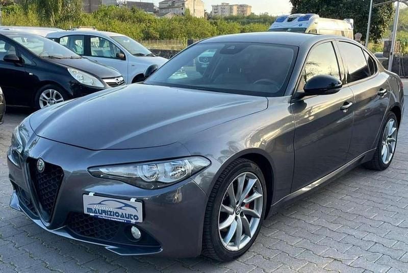 Usata Alfa Romeo Giulia 150 CV (110 kW) 2018 Grigio Berlina