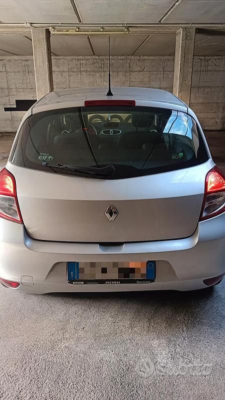 Usata Renault Clio II 54 CV (39 kW) 2011 Grigio Berlina
