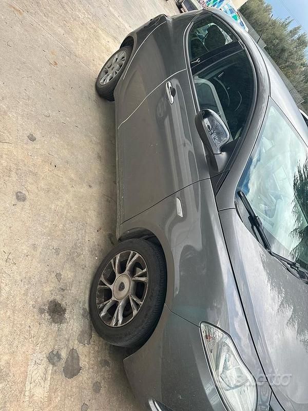 Usata Lancia Ypsilon 95 CV (69 kW) 2016 Grigio Utilitaria