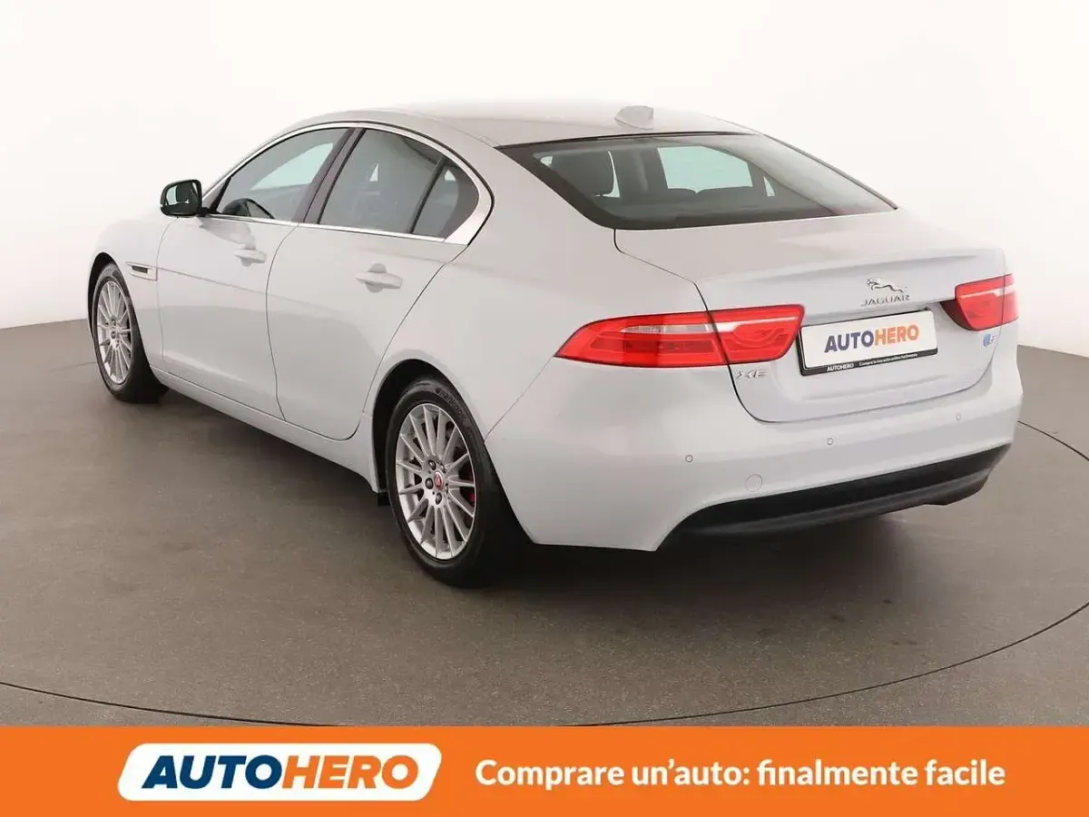 Usata Jaguar XE Prestige 163 CV (119 kW) 2016 Bianco Berlina