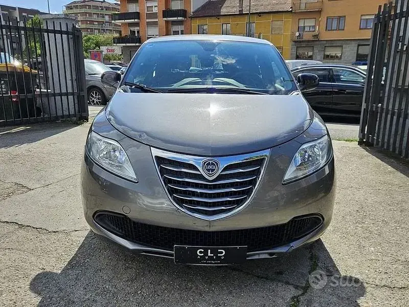 Usata Lancia Ypsilon Silver 69 CV (50 kW) 2012 Grigio Utilitaria