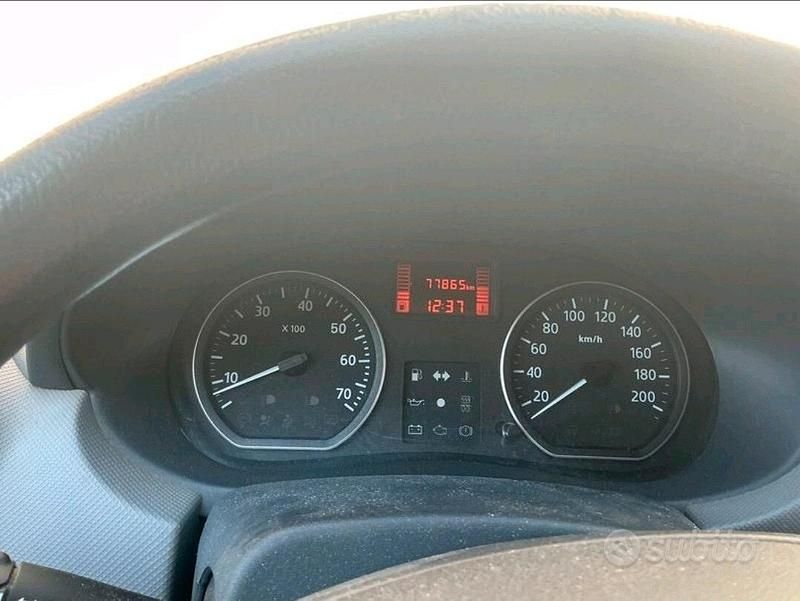 Usata Dacia Sandero Ambiance 72 CV (52 kW) 2009 Bianco Berlina