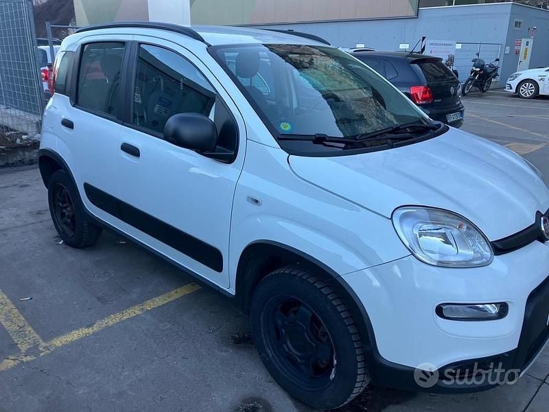 Usata Fiat Panda 4x4 S 84 CV (61 kW) 2020 Bianco Utilitaria