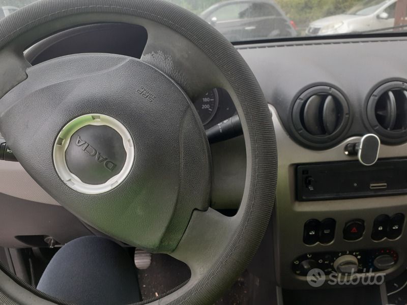 Usata Dacia Sandero 90 CV (66 kW) 2011 Grigio Utilitaria