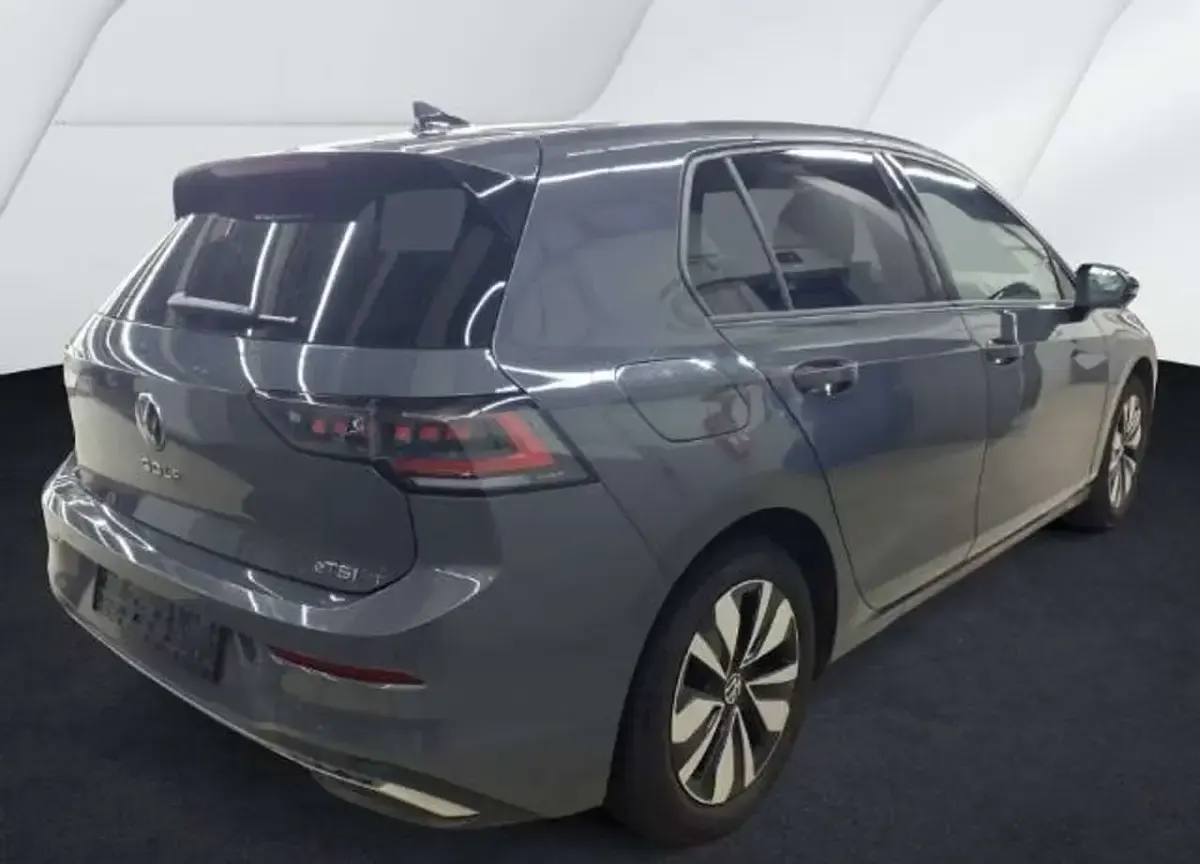 Usata VW Golf VIII Goal 150 CV (110 kW) 2025 Dolphin grey metallizzato Berlina