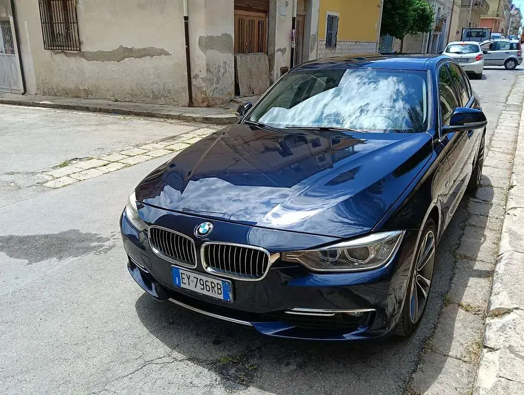 Usata BMW 318 Luxury Line 143 CV (105 kW) 2015 Blu/azzurro Berlina
