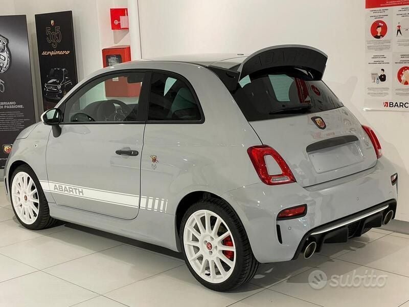 Usata Abarth 695 180 CV (132 kW) 2022 Grigio Utilitaria
