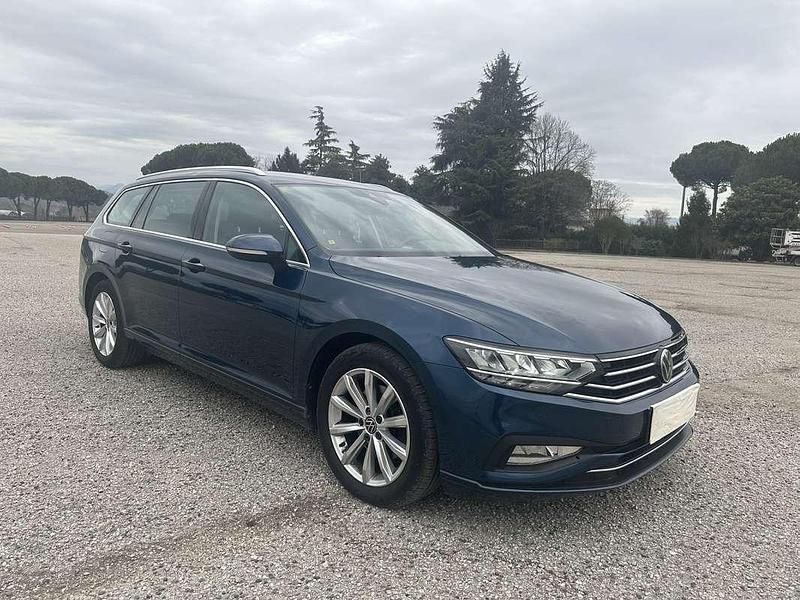 Usata VW Passat Trendline 150 CV (110 kW) 2021 Blu Station wagon