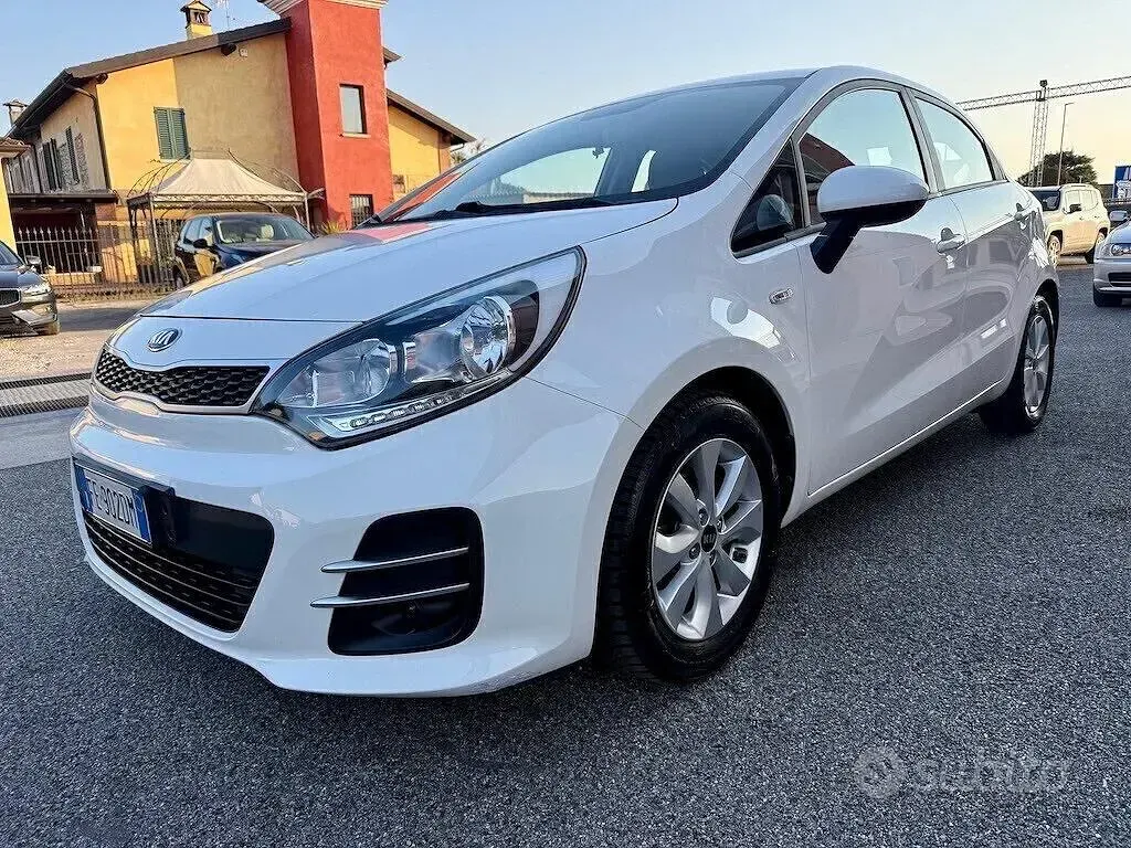Usata Kia Rio Active 85 CV (62 kW) 2016 Bianco Utilitaria