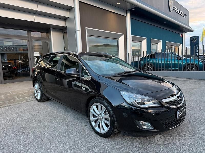 Usata Opel Astra Cosmo 125 CV (91 kW) 2011 Nero Station wagon