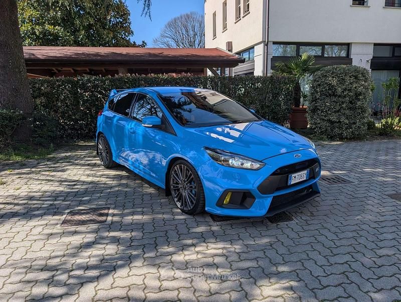 Usata Ford Focus RS 351 CV (258 kW) 2017 Nitrous blue Berlina