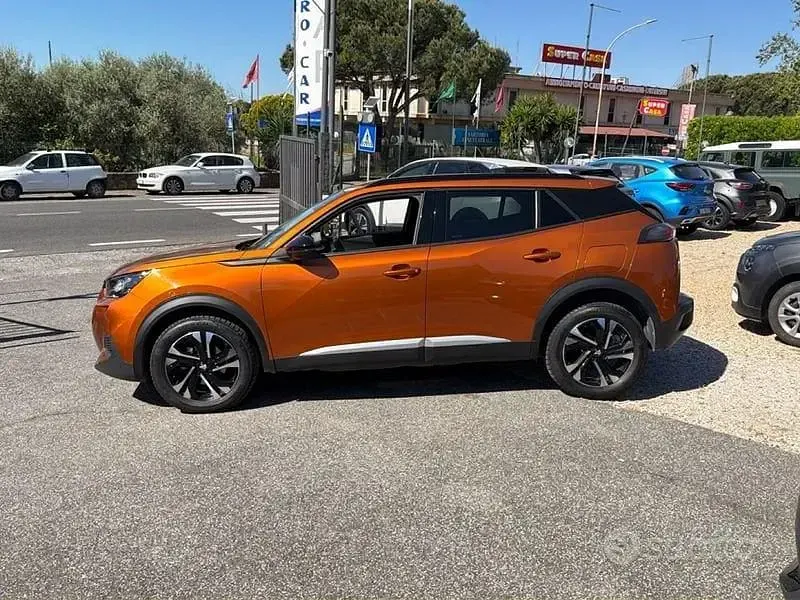 Usata Peugeot 2008 Allure 110 CV (80 kW) 2022 Arancione SUV