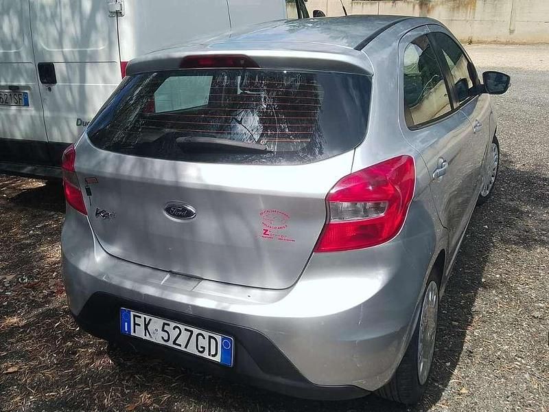 Usata Ford Ka 71 CV (52 kW) 2017 Argento Berlina