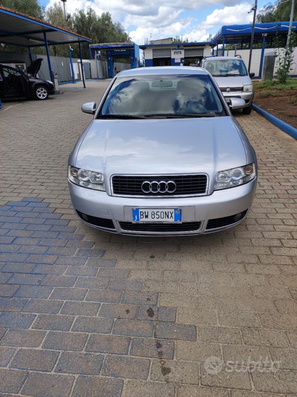 Usata Audi A4 Ambiente 131 CV (96 kW) 2002 Grigio Berlina