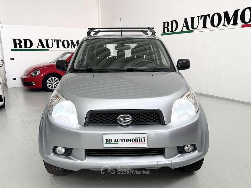 Usata Daihatsu Terios 105 CV (77 kW) 2008 Argento metalizzato SUV