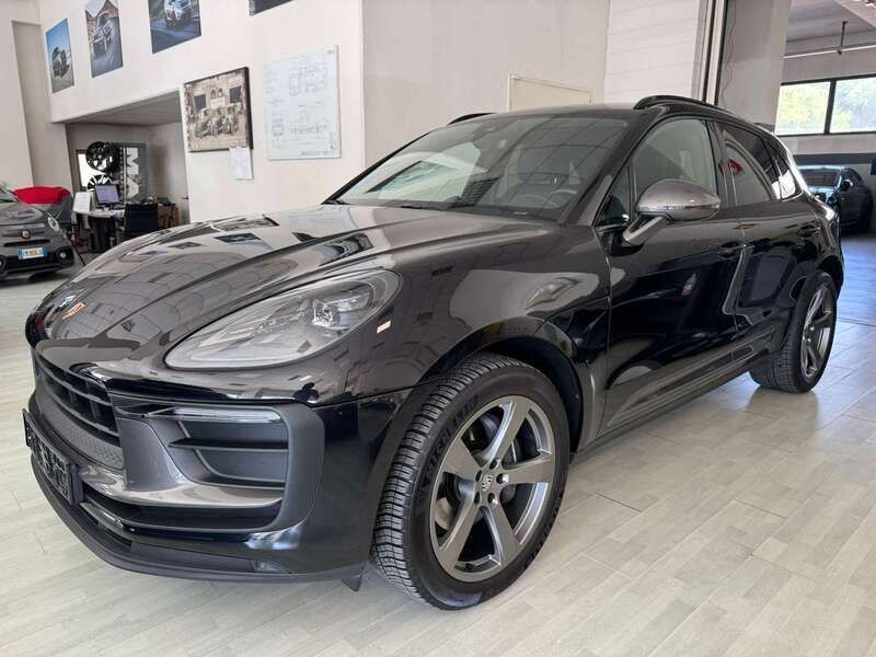 Nero jet metallizzato Usata 2022 Porsche Macan SUV | 69.850 € (Molto cara) - Immagine 1/4