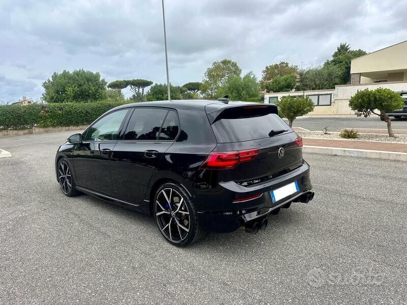 Usata VW Golf VIII R 333 CV (244 kW) 2022 Nero Berlina