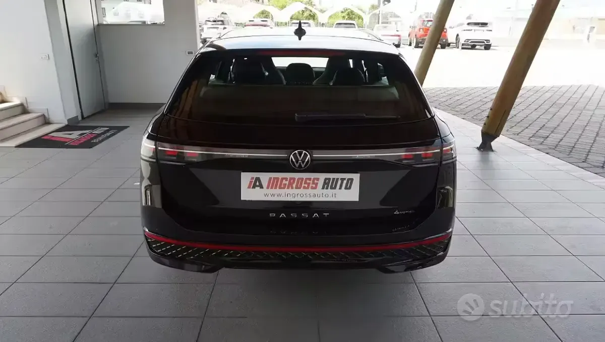 Usata VW Passat R-line 193 CV (141 kW) 2024 Nero Station wagon