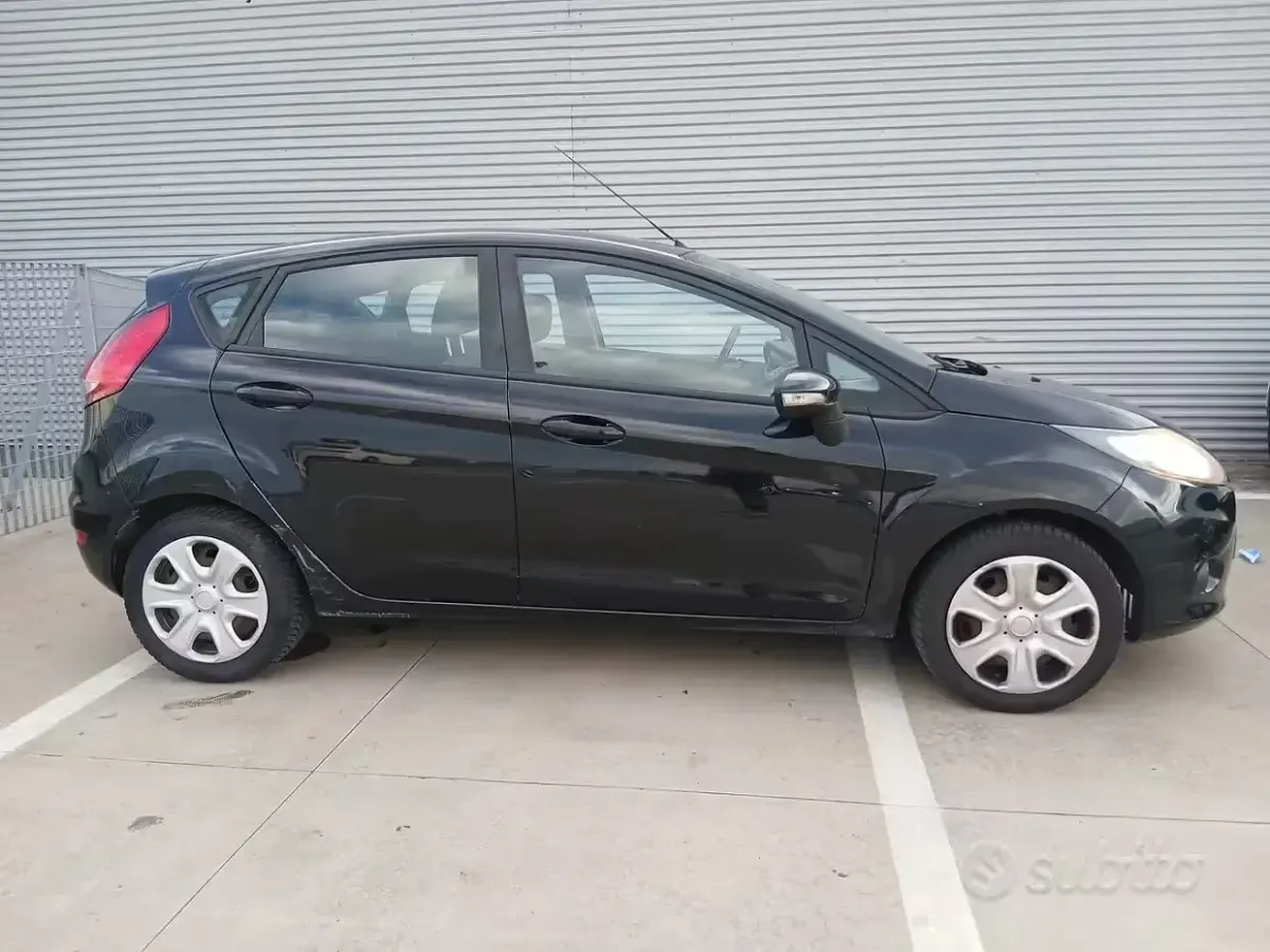 Usata Ford Fiesta 82 CV (60 kW) 2009 Nero Berlina