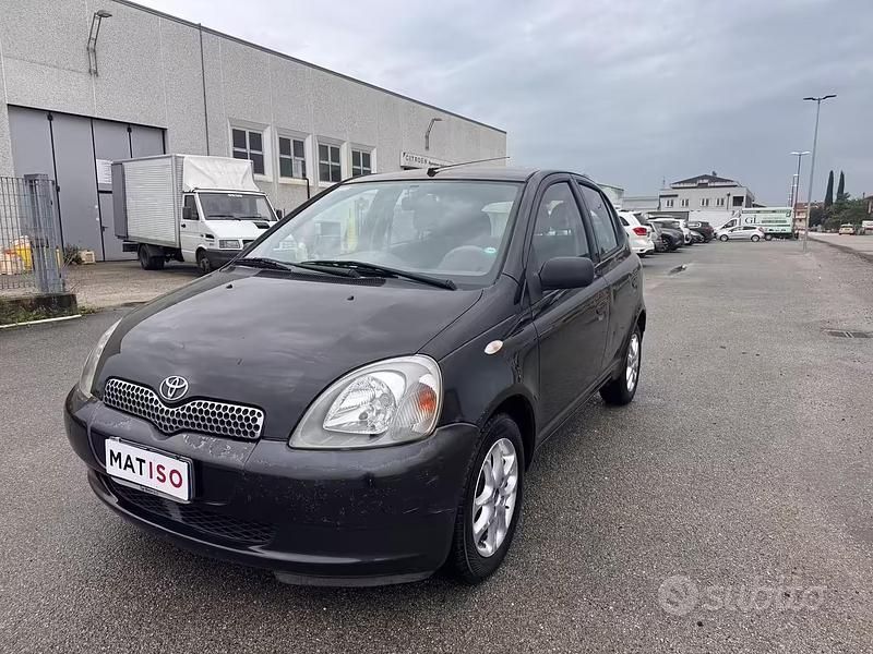 Usata Toyota Yaris Sol 68 CV (50 kW) 2003 Nero Berlina
