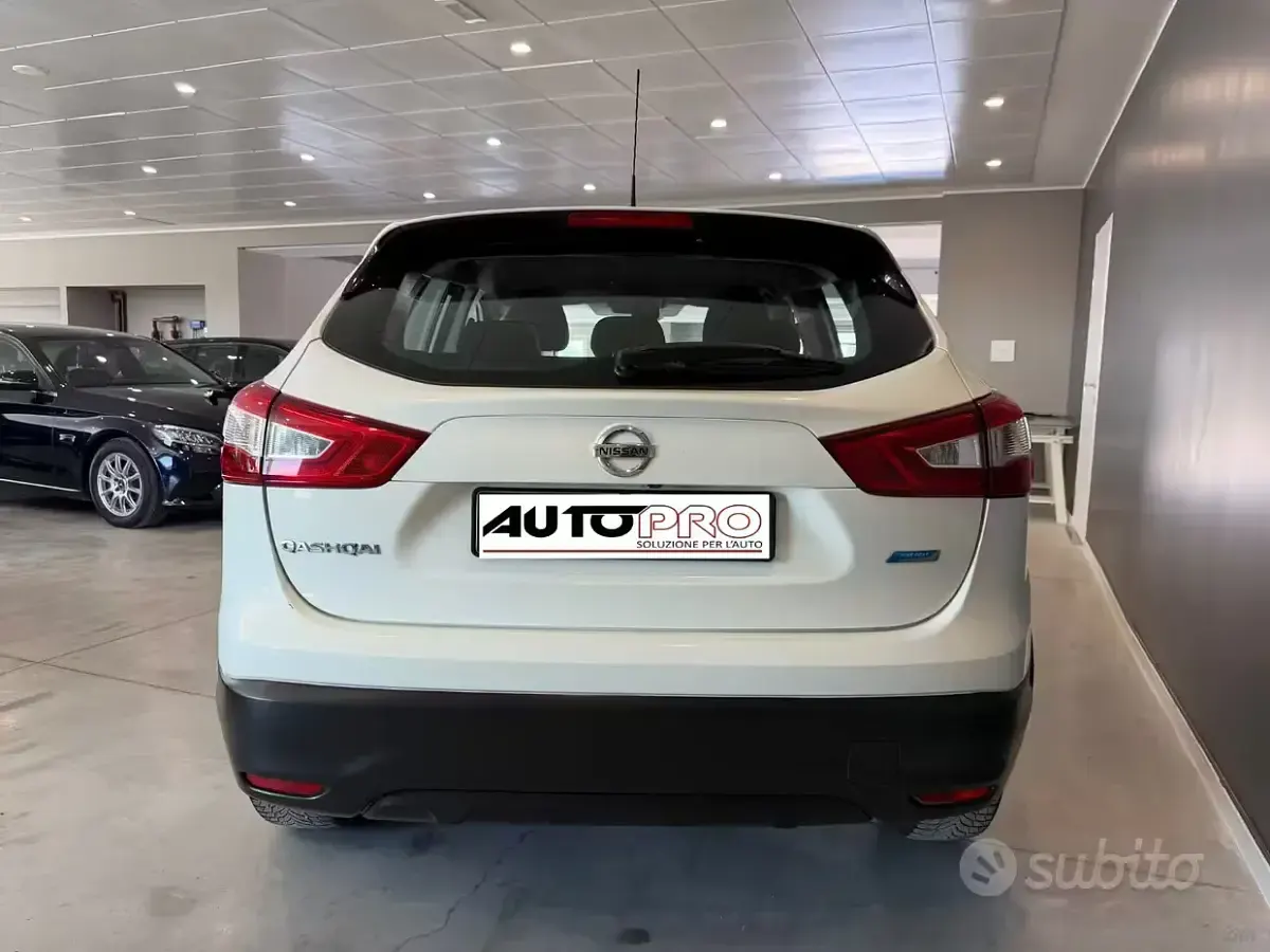 Usata Nissan Qashqai Visia 110 CV (80 kW) 2015 Bianco SUV
