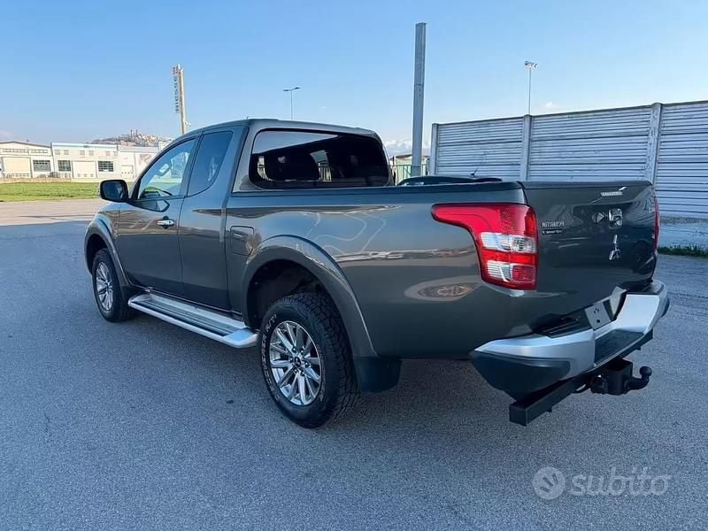 Usata Mitsubishi L200 Invite 181 CV (133 kW) 2017 Grigio Pick-up