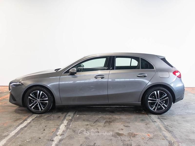Usata Mercedes A180 116 CV (85 kW) 2023 Gray Berlina