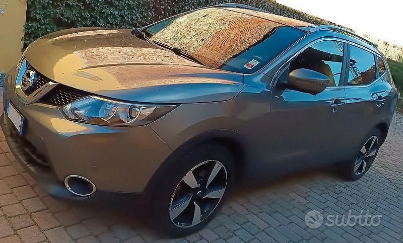 Usata Nissan Qashqai N-Connecta 110 CV (80 kW) 2016 Grigio SUV