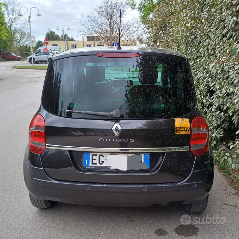 Usato 2011 Renault Modus 1.1 Benzin 75 CV (3.000 €)