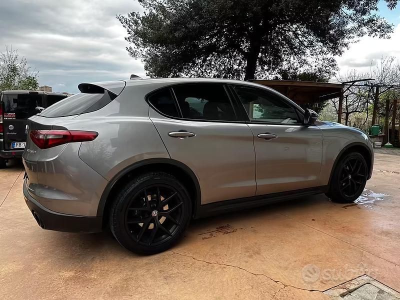 Usata Alfa Romeo Stelvio Executive 201 CV (147 kW) 2017 Grigio SUV