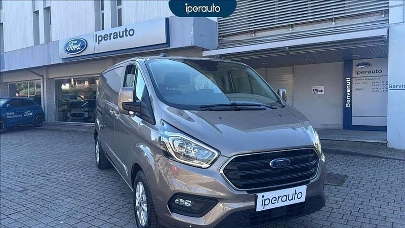 Usata Ford Transit Custom Titanium 131 CV (96 kW) 2023 Beige metallizzato Furgone