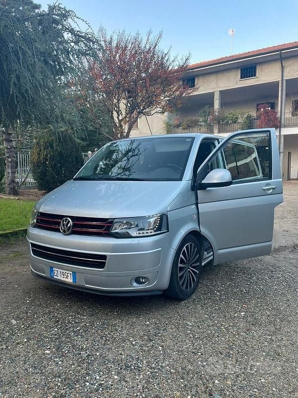 Grigio Usata 2015 VW Multivan Furgone | 30.000 € (Buon prezzo) - Immagine 1/3